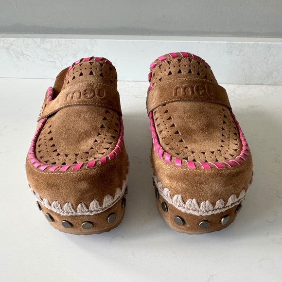 Mou | Leather Overstitching Suede Clogs - Cognac & Pink - 60mm Wedge - Picture 13 of 15